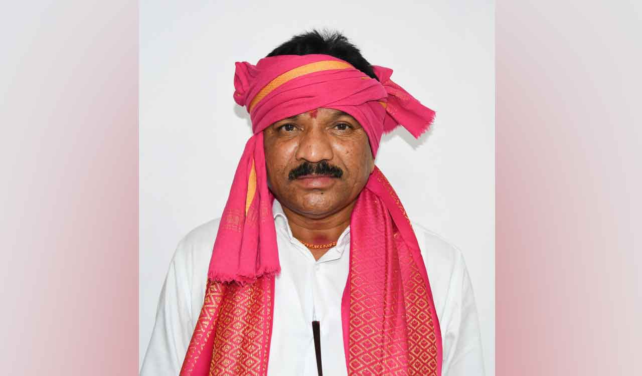 Congress, BJP dupe public by making false promises: Sakku