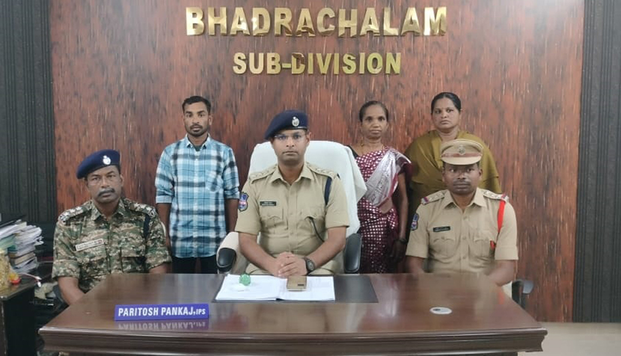Bhadrachalam: Maoist militia commander, DAKMS leader surrender to police
