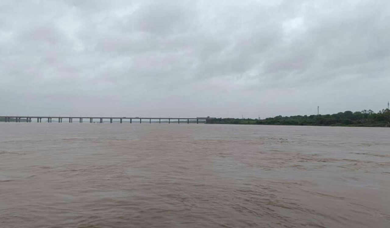 Telangana clears stand on Godavari diversion