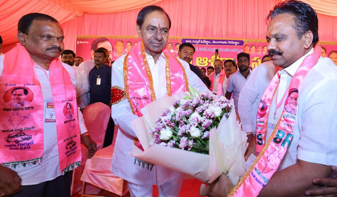KCR’s meeting in Andole boosts morale of BRS candidates, cadre