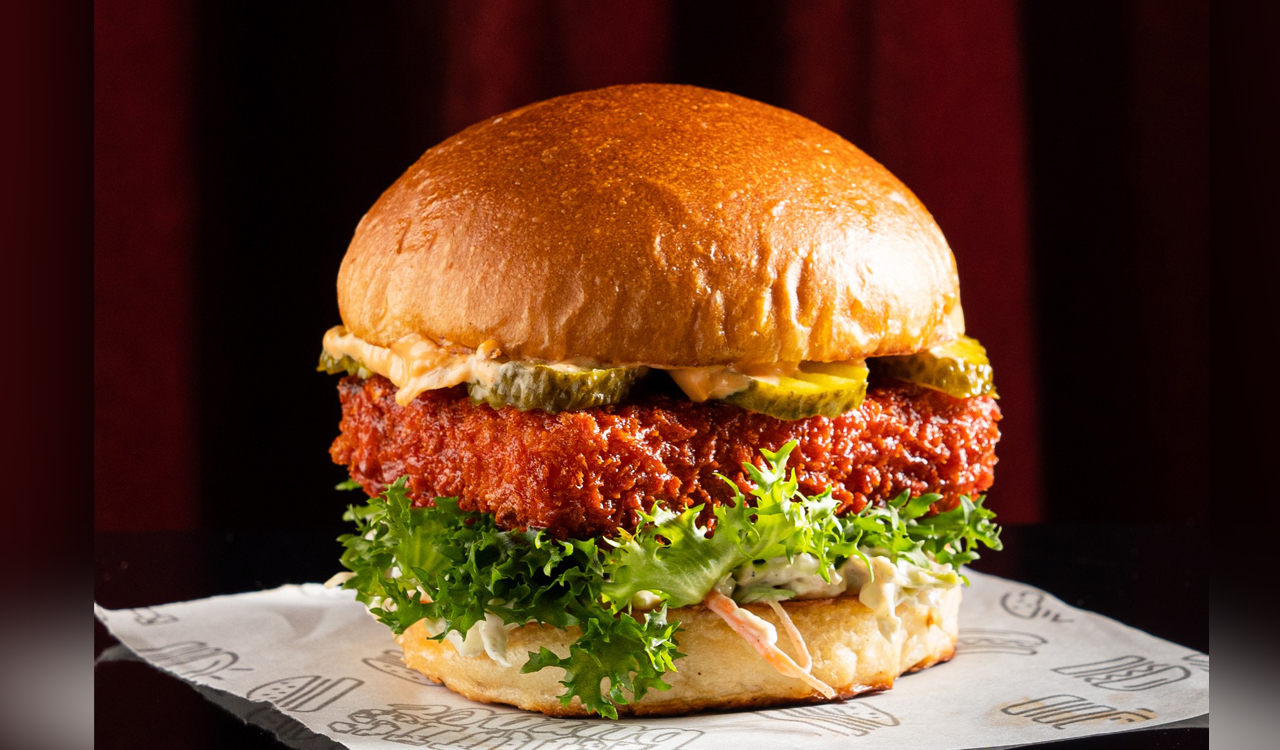 Karachi man kills friend for taking bite of his girlfriend’s burger