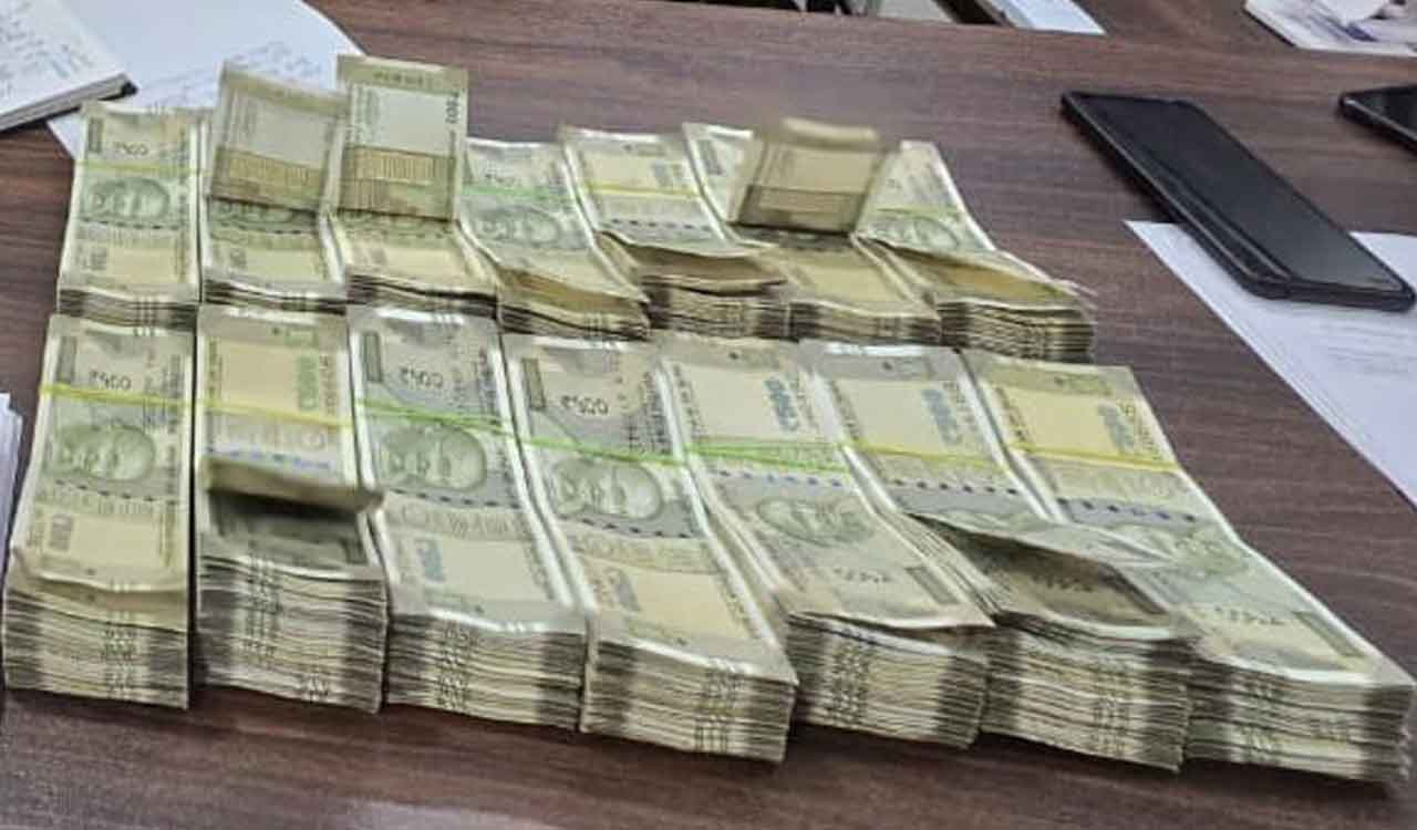 Karimnagar police seizes unaccounted cash of Rs 15.81 lakh-Telangana Today