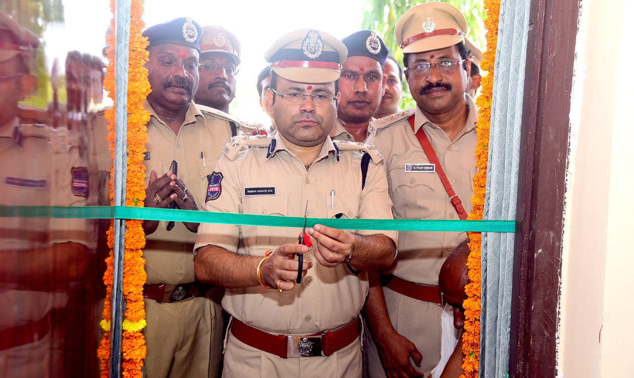 Warangal CP Kishore Jha asks people to be cautious of cyber crimes