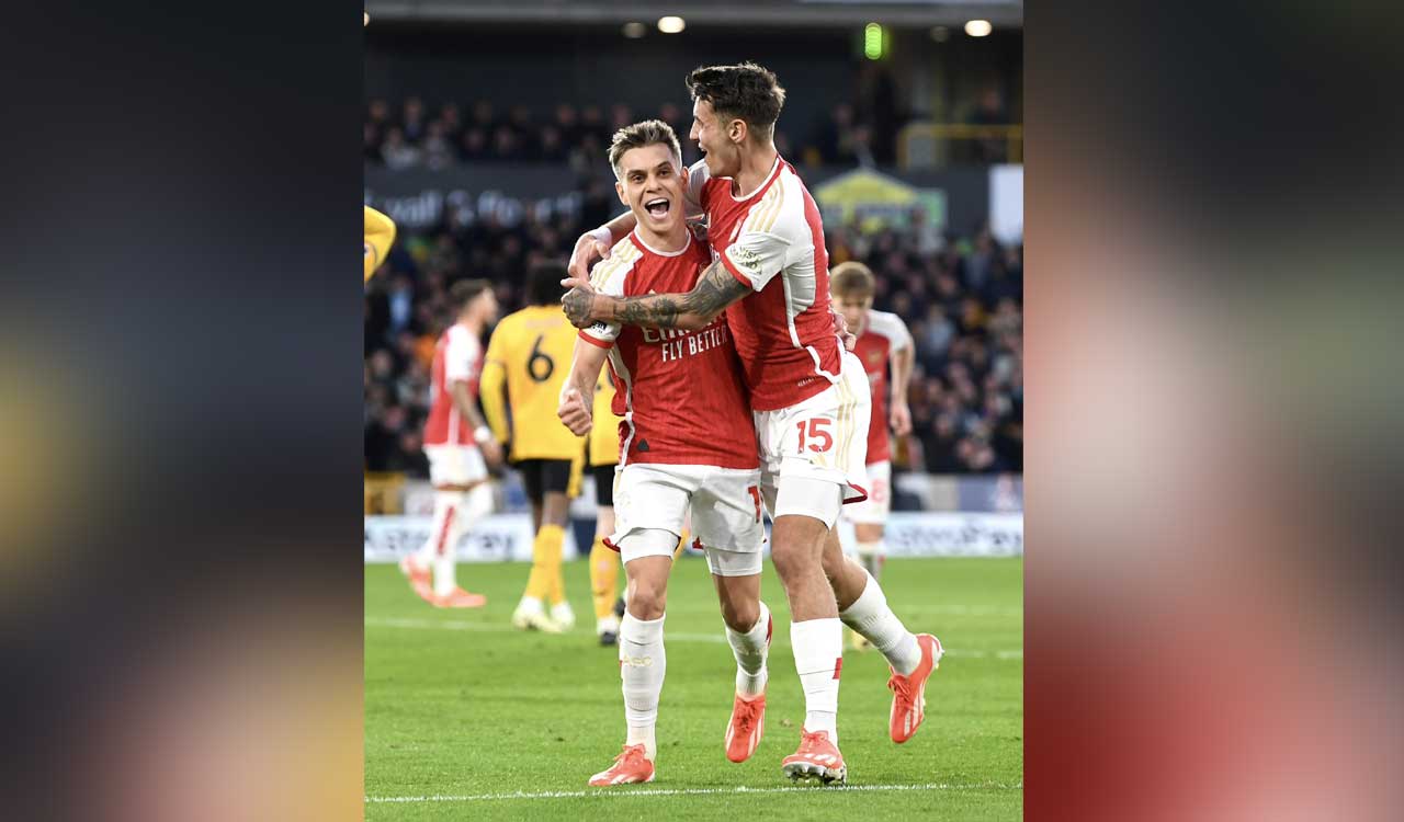 Premier League: Arsenal defeats Wolves 2-0, returns to top