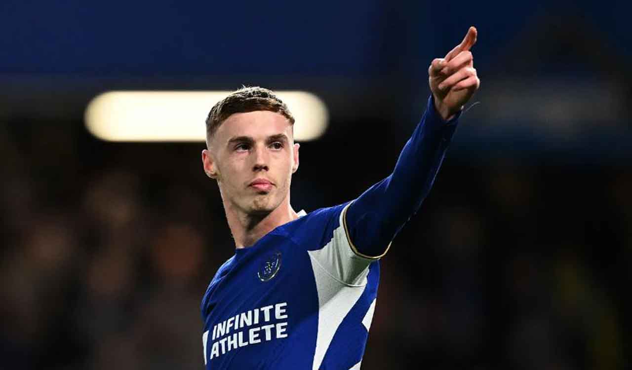 Premier League: Palmer scores four as Chelsea crush Everton