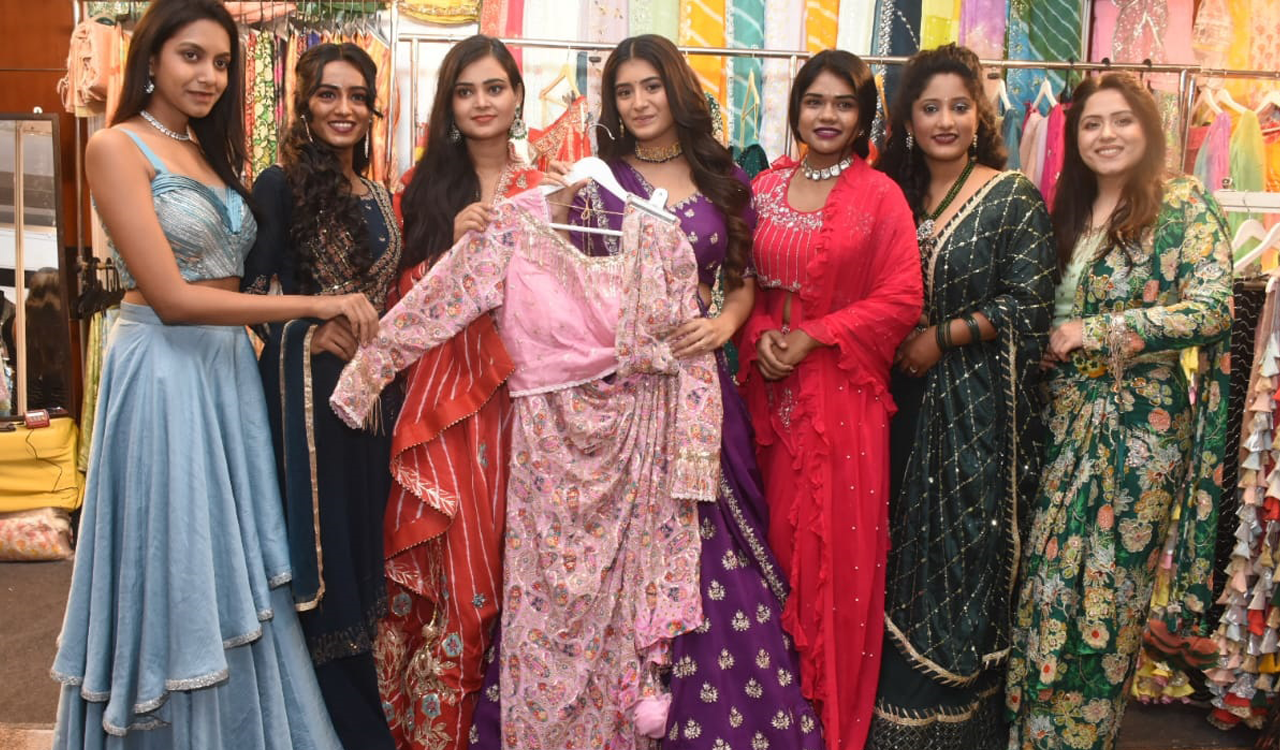 Actress Rashi Singh inaugurated Sutraa Exhibition