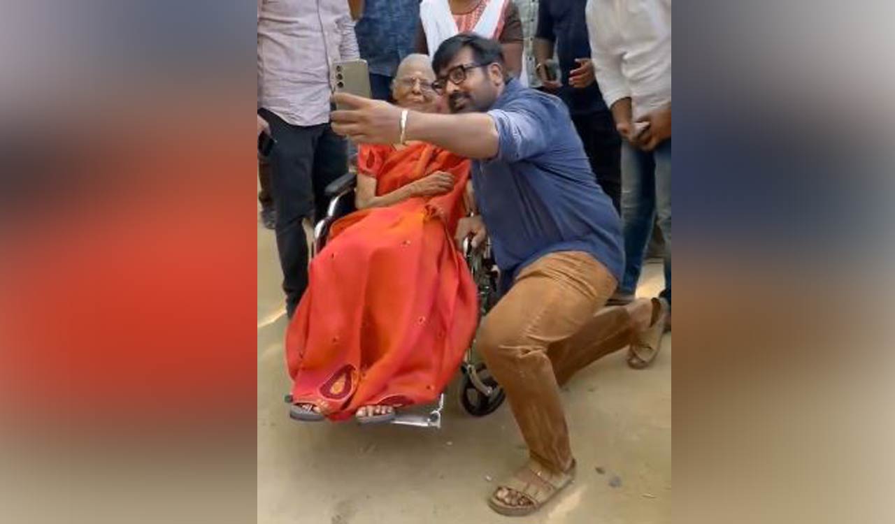Vijay Sethupathi’s heartwarming selfie with elderly voter goes viral