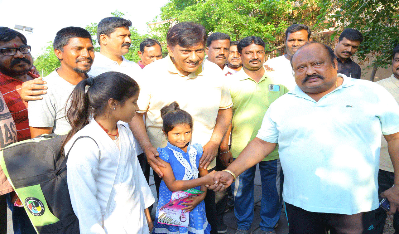 Heat forces candidates to look for cooler campaigning spots