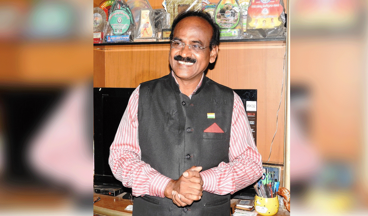 Versatile teacher Yogeshwar retires from services after 37 years