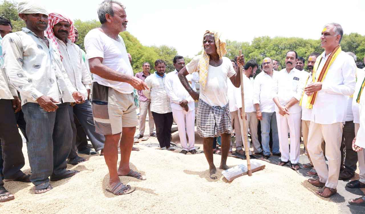 40 per cent of paddy is still in procurement centres: Harish Rao