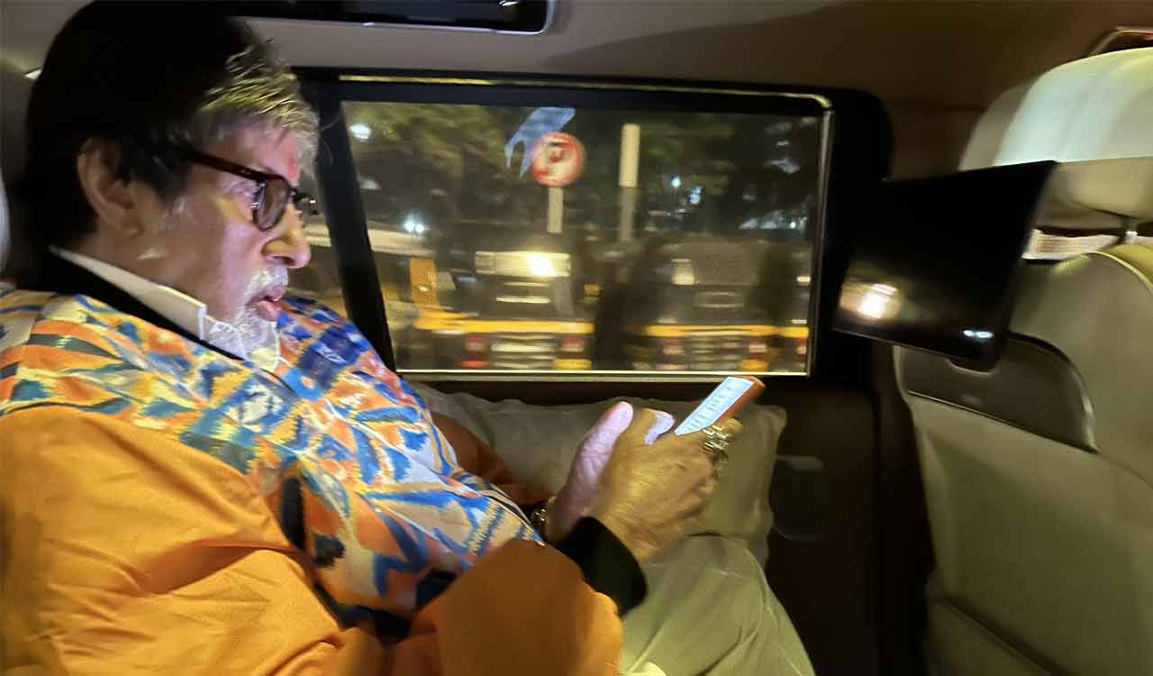 Amitabh Bachchan admits losing track of time on social media
