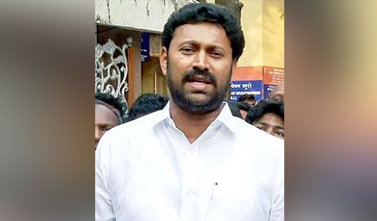 Avinash Reddy appears in CBI court for Vivekananda Reddy murder case