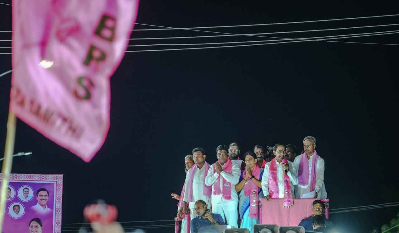 ECI bars KCR from poll campaign for 48 hours