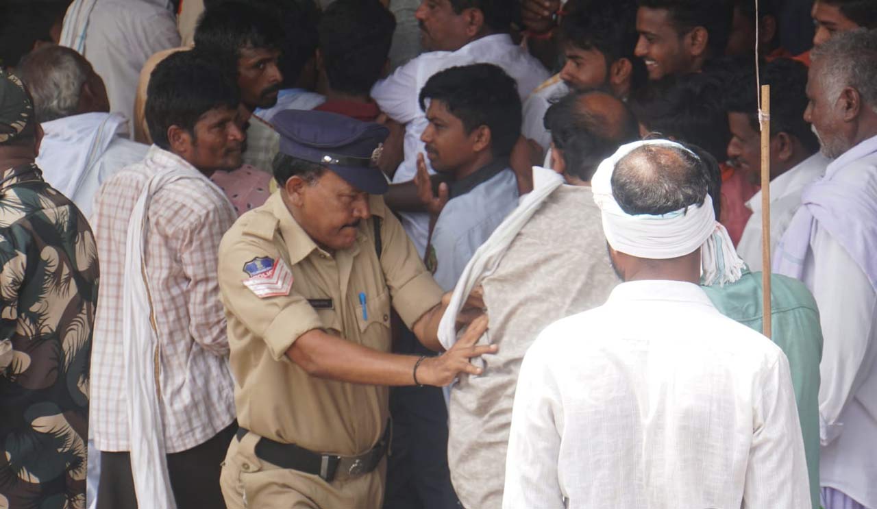 Mild tension prevails as farmers swarm outlets for cotton seeds in Adilabad