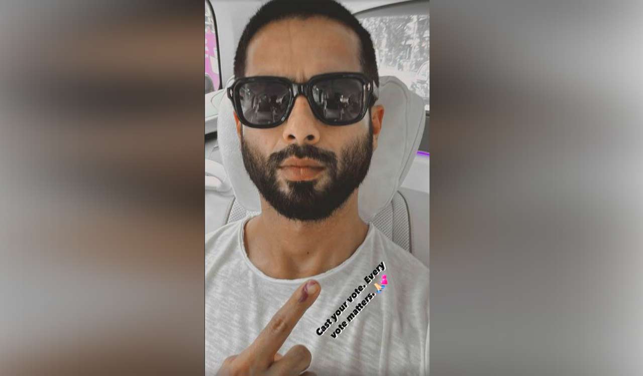 LS Polls: Shahid Kapoor stresses importance of voting with inked finger