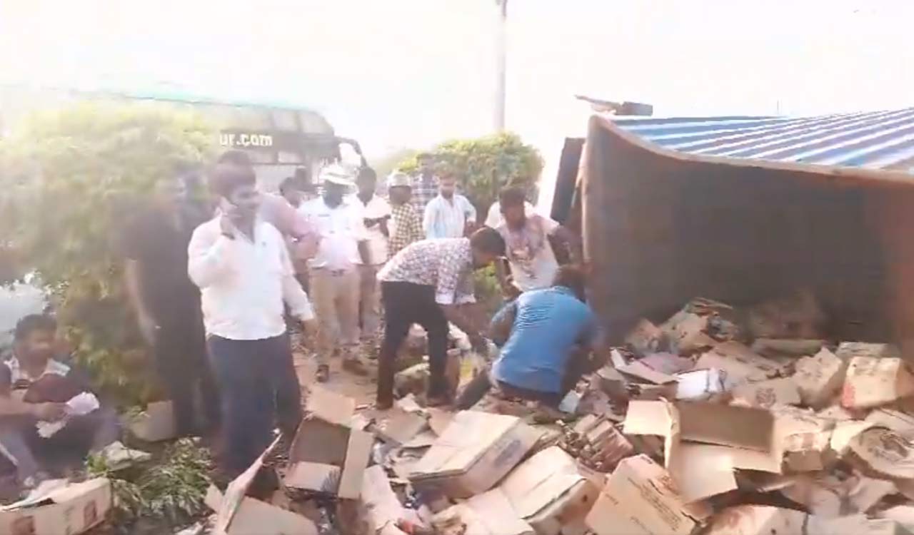 Hyderabad: Liquor truck overturns at Dairy Farm Road