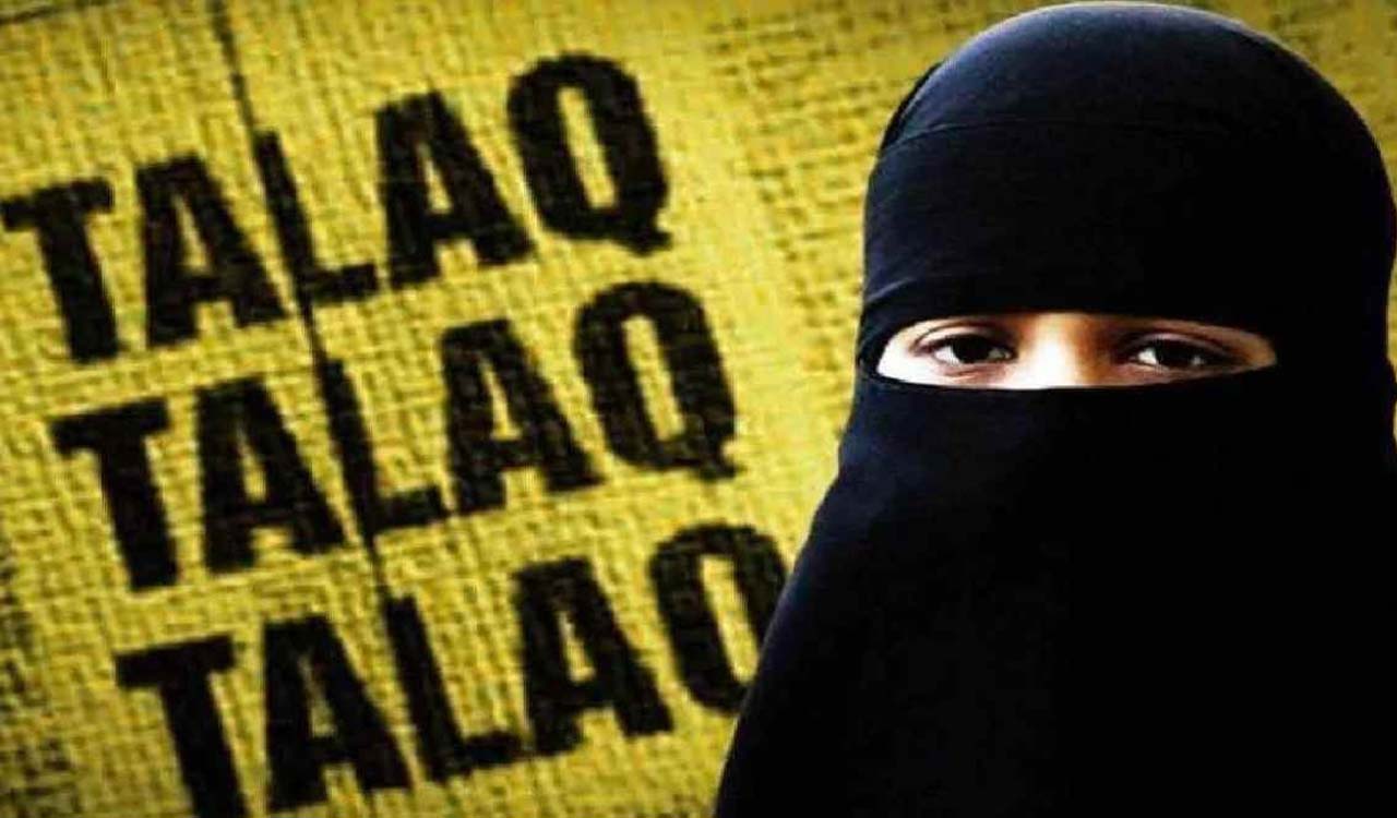 Man gives triple talaq on moving train, flees