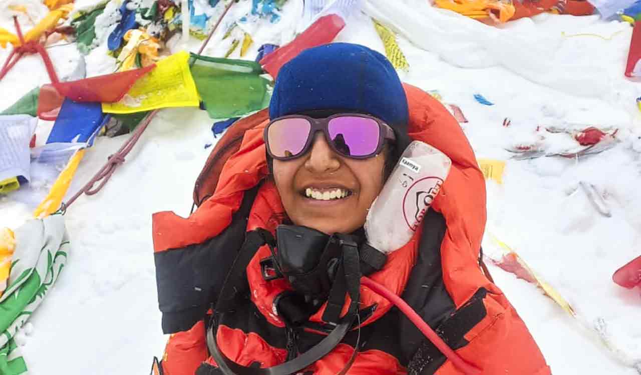 16-yr-old Mumbai girl youngest Indian to scale Mount Everest