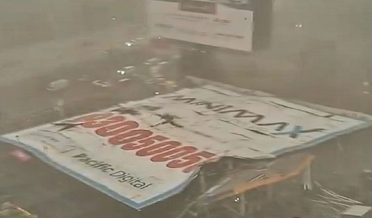 Mumbai hoarding crash: Death toll reaches to 16 as two more bodies recovered