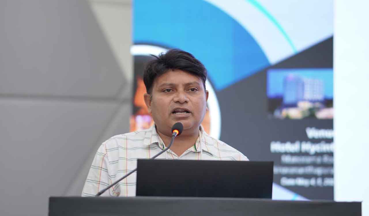 Nizamabad psychiatrist Dr Vishal Akula delivers lecture on EEG in Trivandrum