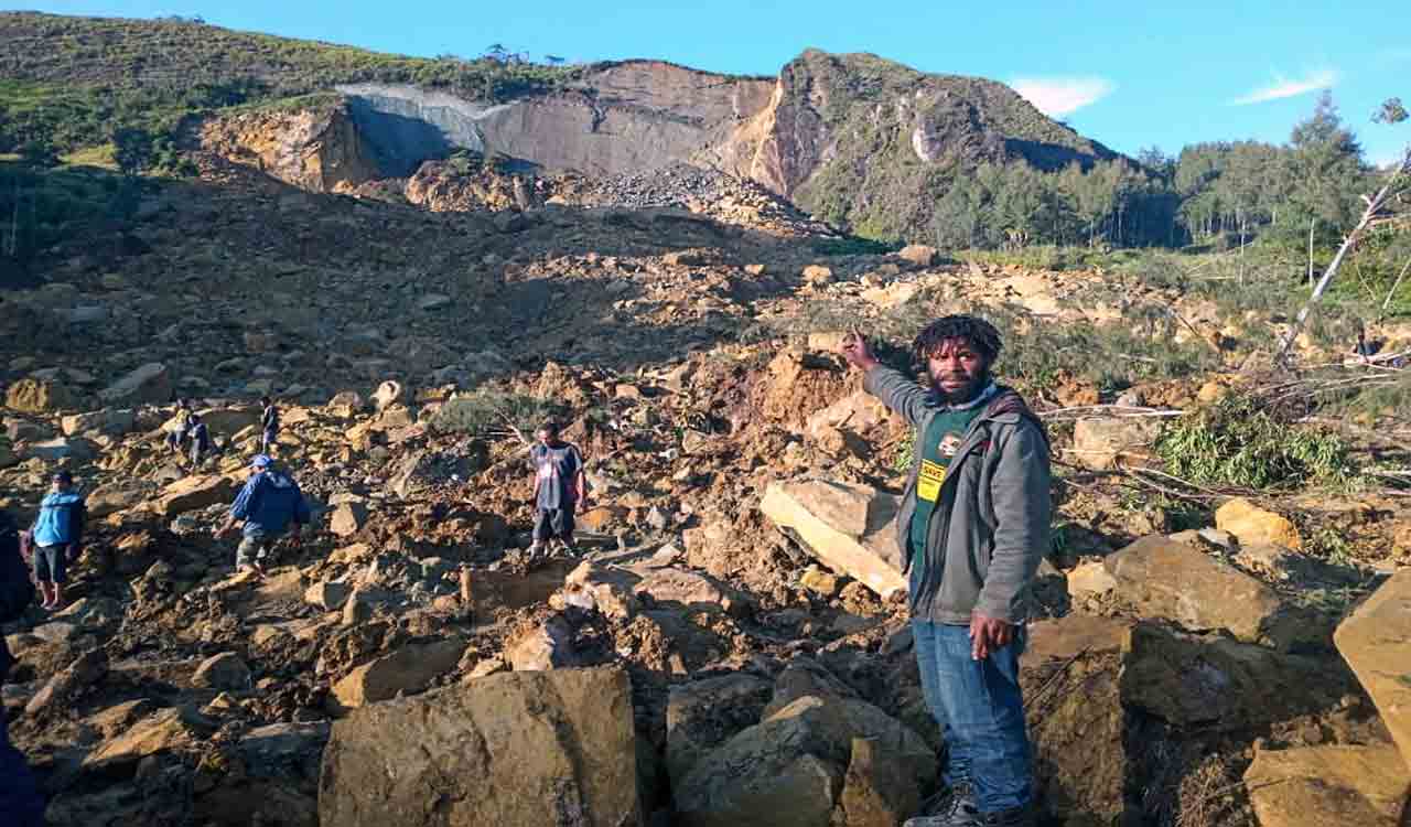 Over 100 feared dead as landslide buries village in Papua New Guinea