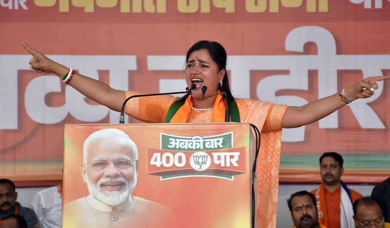 Police book Navneet Rana for ‘vote for Pakistan’ jibe against Congress in Telangana