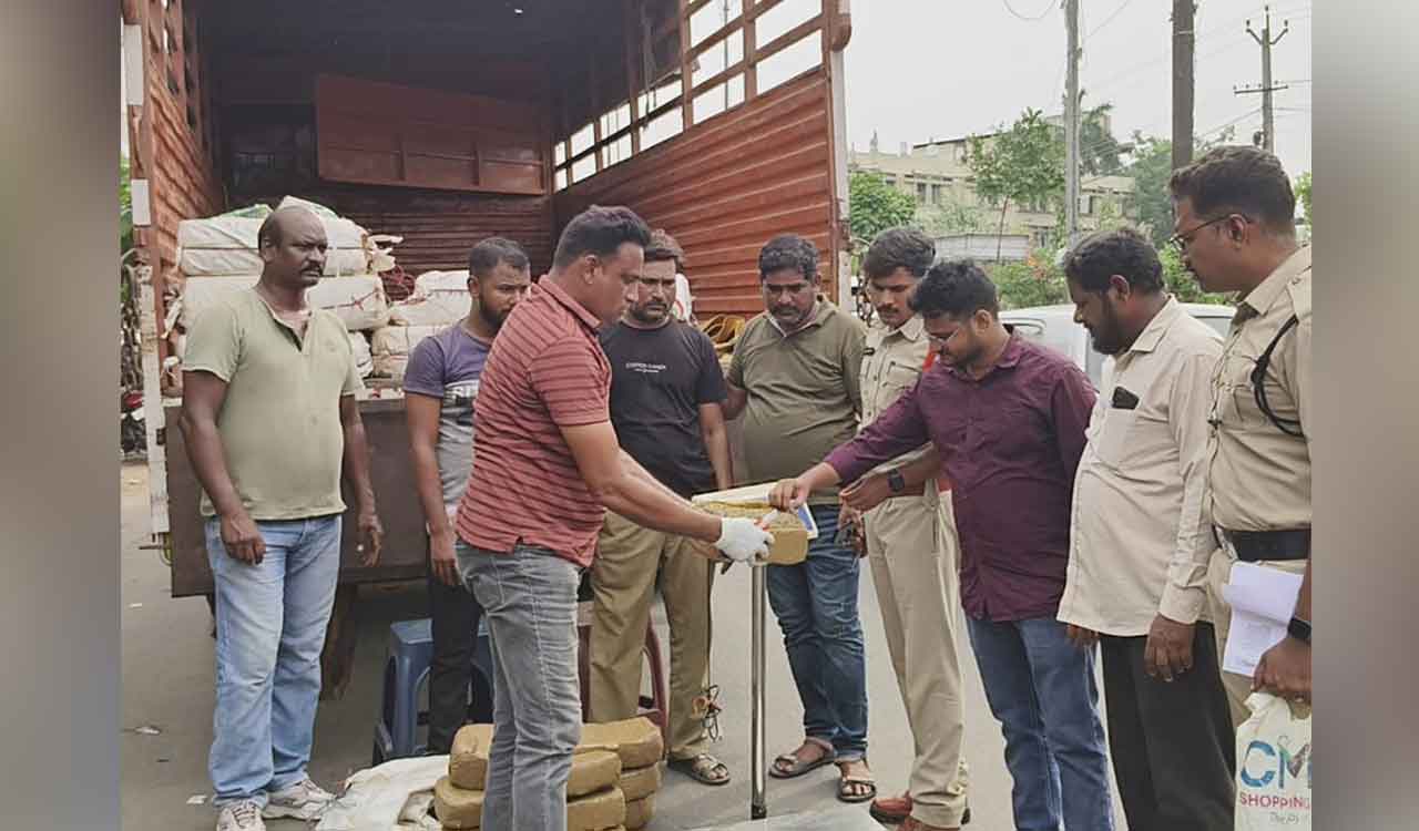 Police Seizes 492 Kg Of Ganja Worth Rs 1 23 Crore In Kothagudem