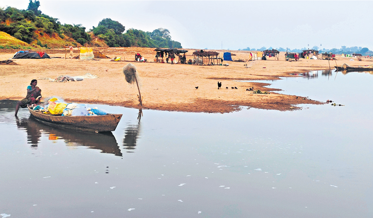 Maharashtra fishermen bank on Pranahita for livelihood