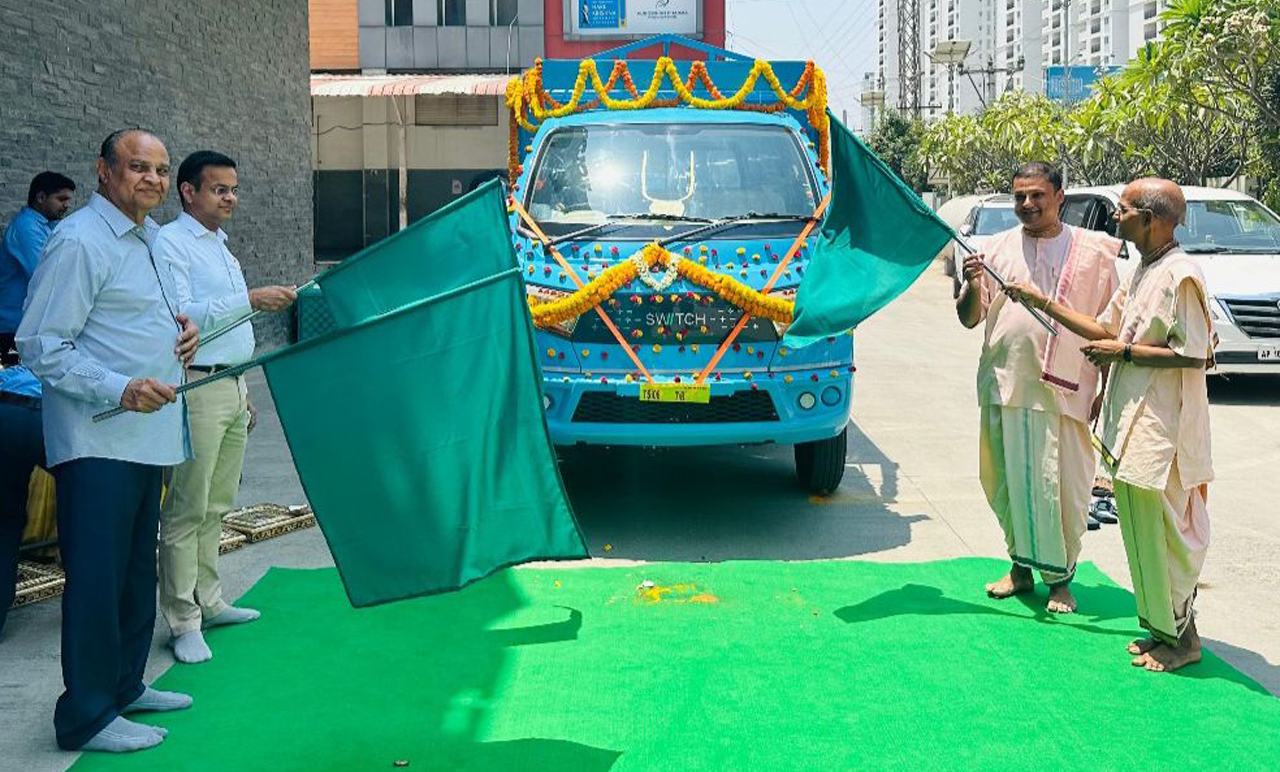 Hyderabad: Sawaria Pipes donates electric mini truck to HKM Charitable Foundation