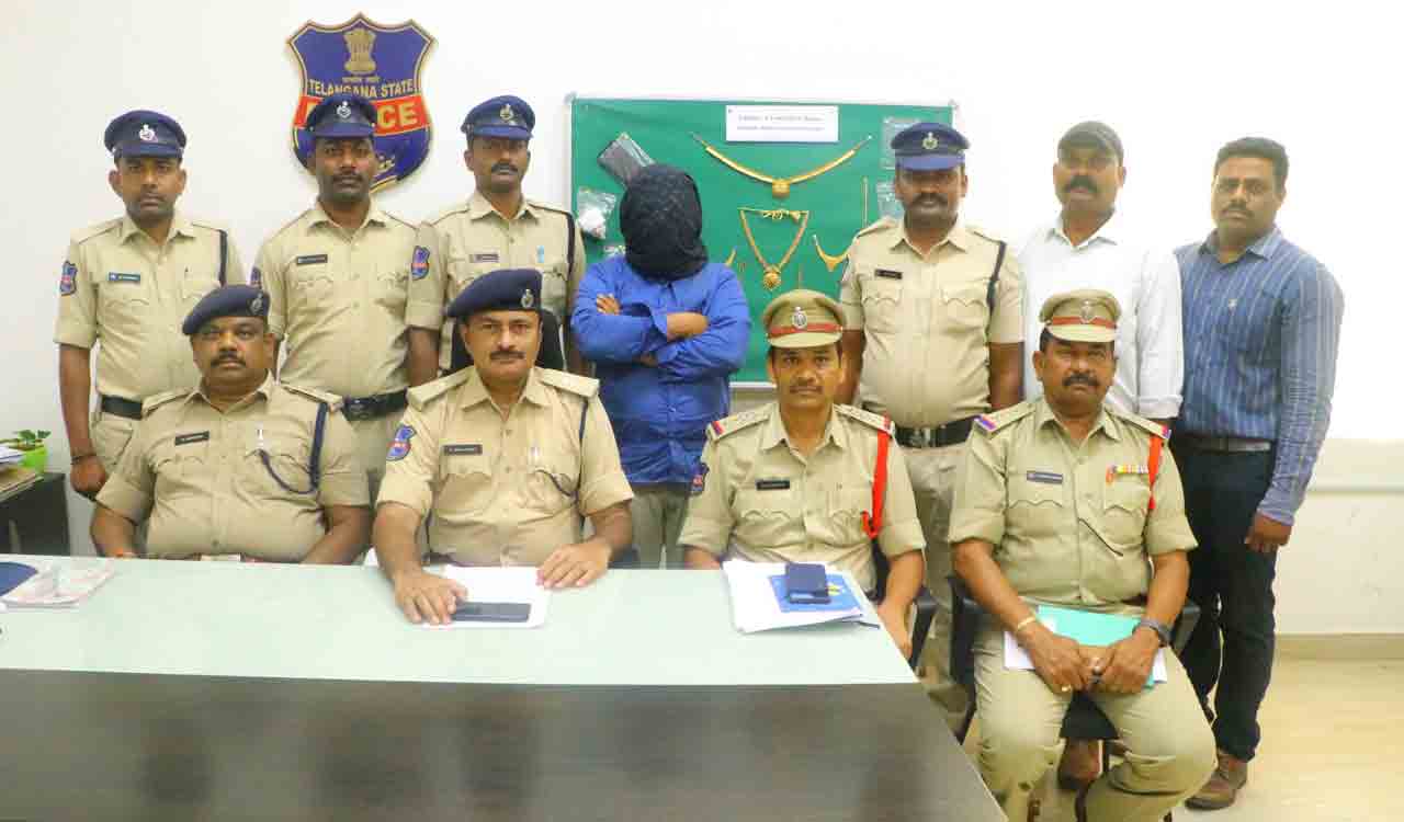 Siddipet: Seasoned burglar arrested, 45 tulas gold recovered
