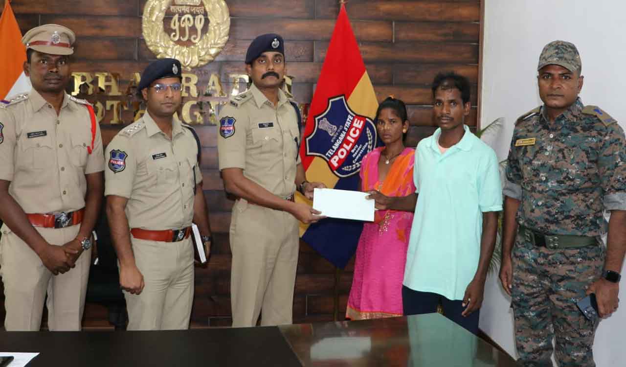 Two CPI(M) area committee members surrender to police in Kothagudem