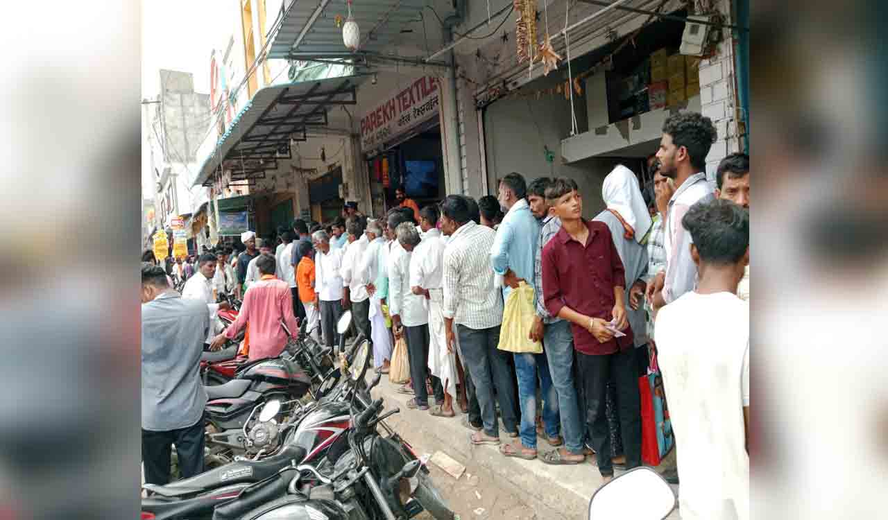 Agriculture officials draw flak for shortage of cotton seeds