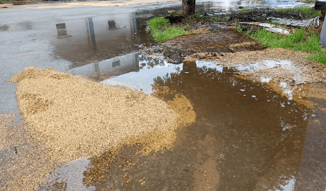 Delay in paddy procurement leaves farmers worried in Medak