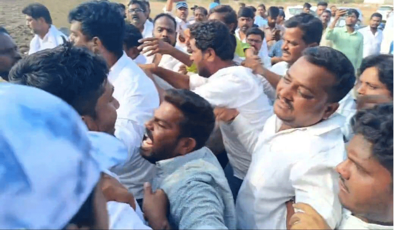 BRS, Congress cadre clash in Cheriyal