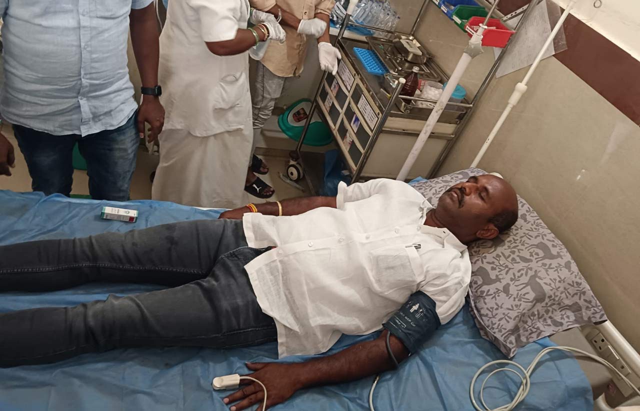 Congress leader douses BRS councillor with petrol in Medak