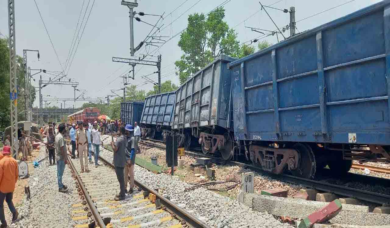 Goods train derails at Uppariguda, Malkajgiri Circle, multiple coaches affected