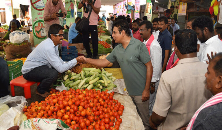 KTR surprises walkers, roadside vendors with early morning visit