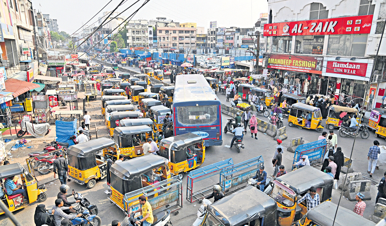 Visitors rue traffic jams at Charminar
