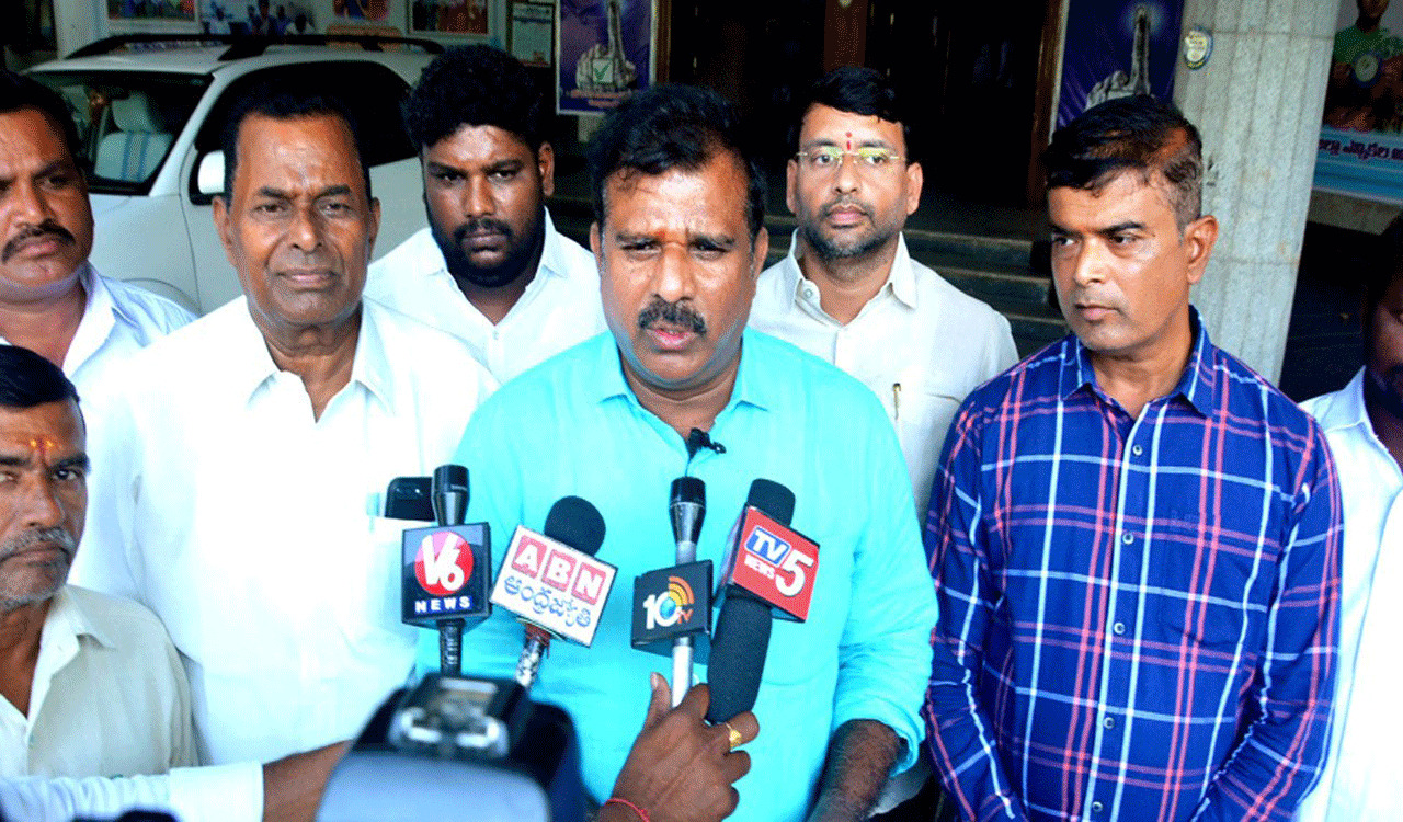 Former Andole MLA asks officials to make seeds available