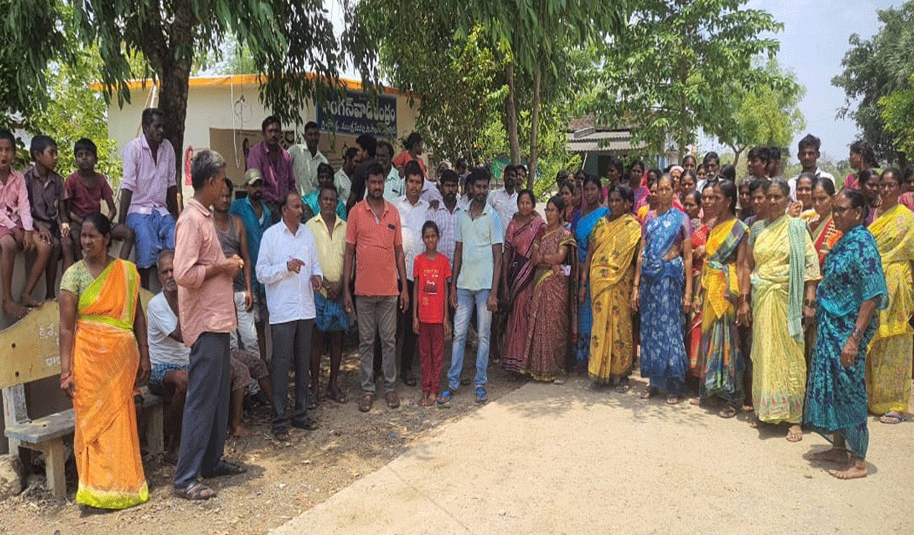 LS Polls: Voting delayed as villagers stay away from polling at some places