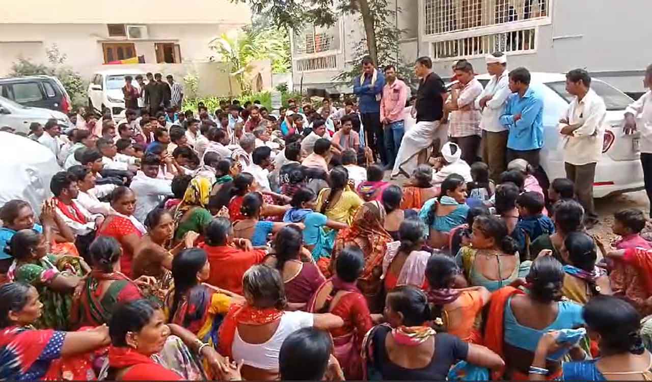 Asifabad podu farmers seek Congress district in-charge’s help to protect their land