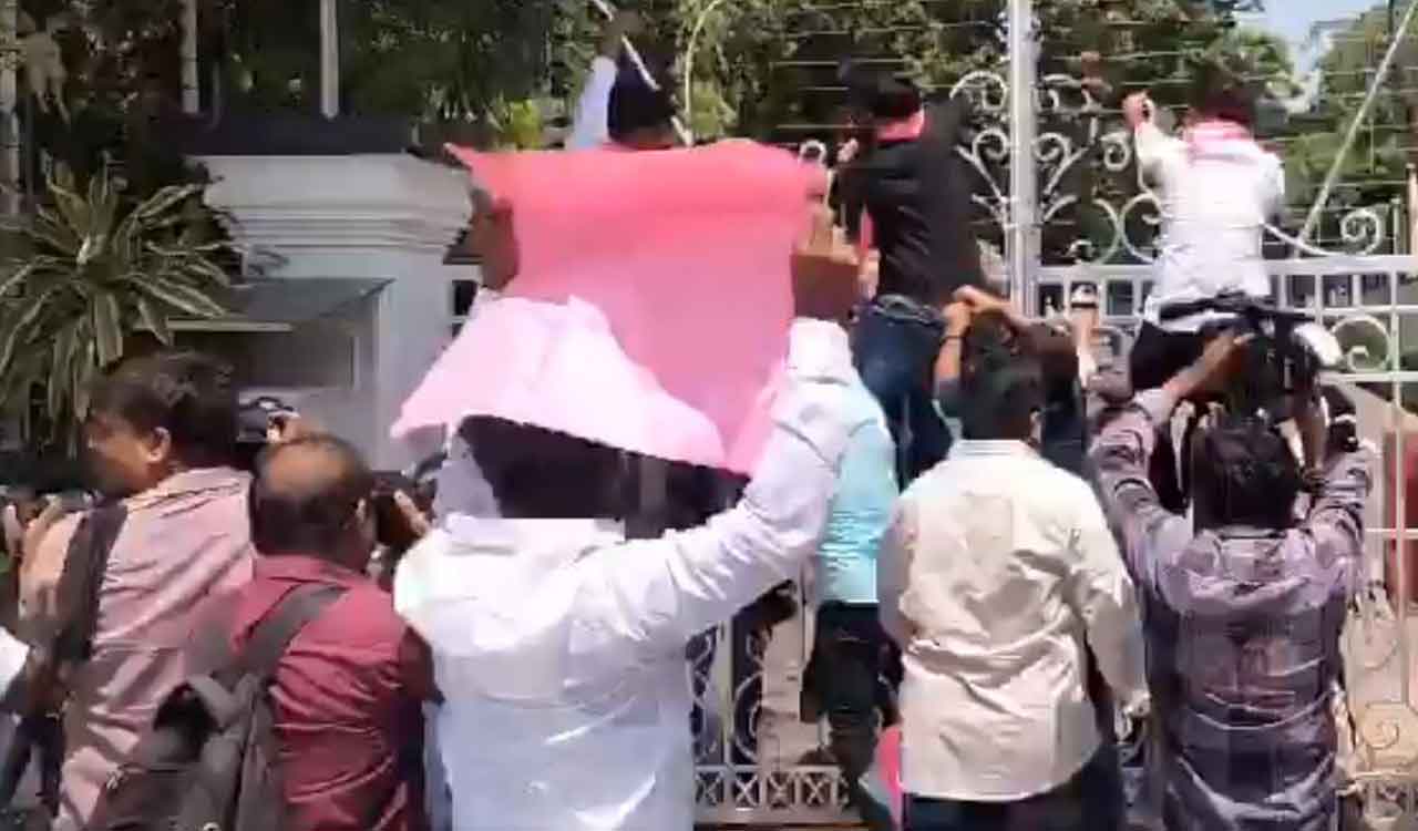 BRS Student wing protests against NEET paper leak at Raj Bhavan
