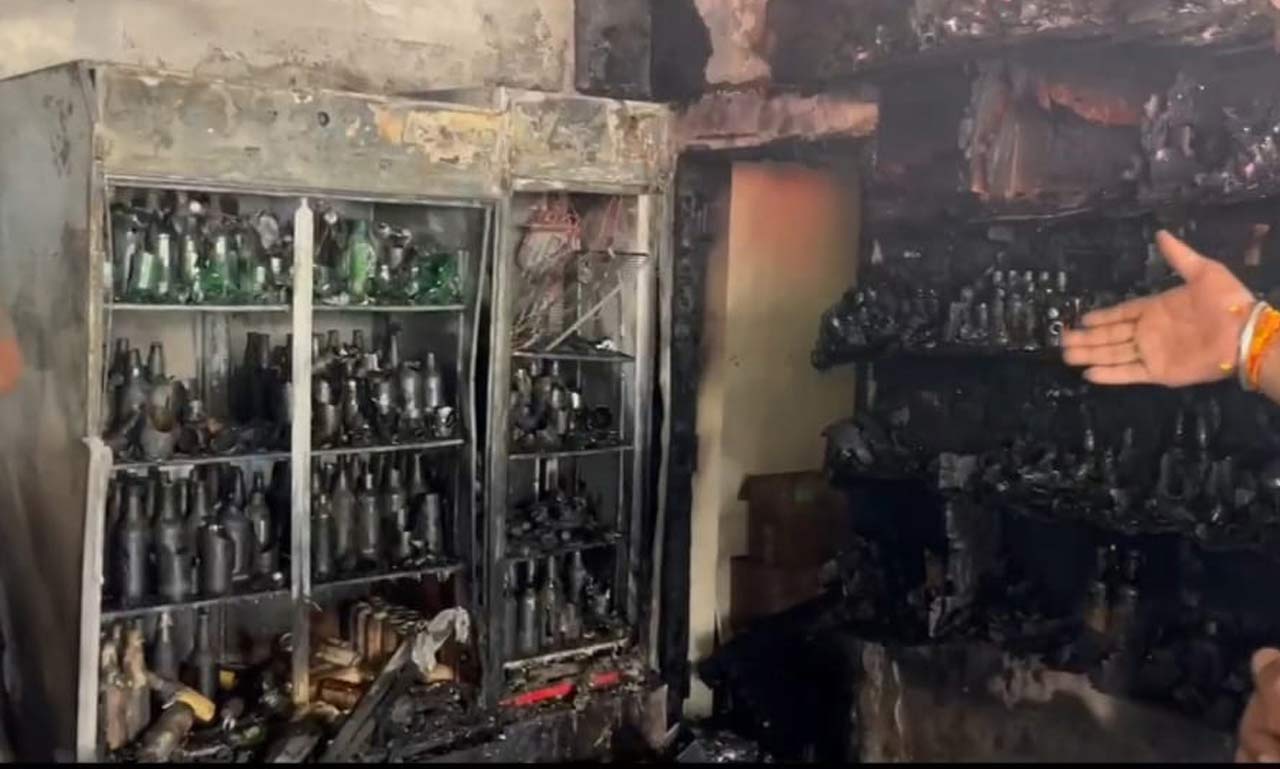 Fire breaks out at bar in Siddipet, liquor bottles gutted in mishap