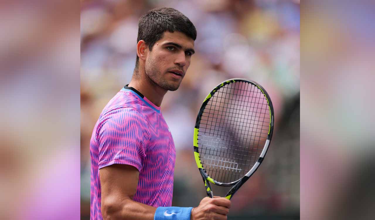 Carlos Alcaraz advances to second week at Roland Garros