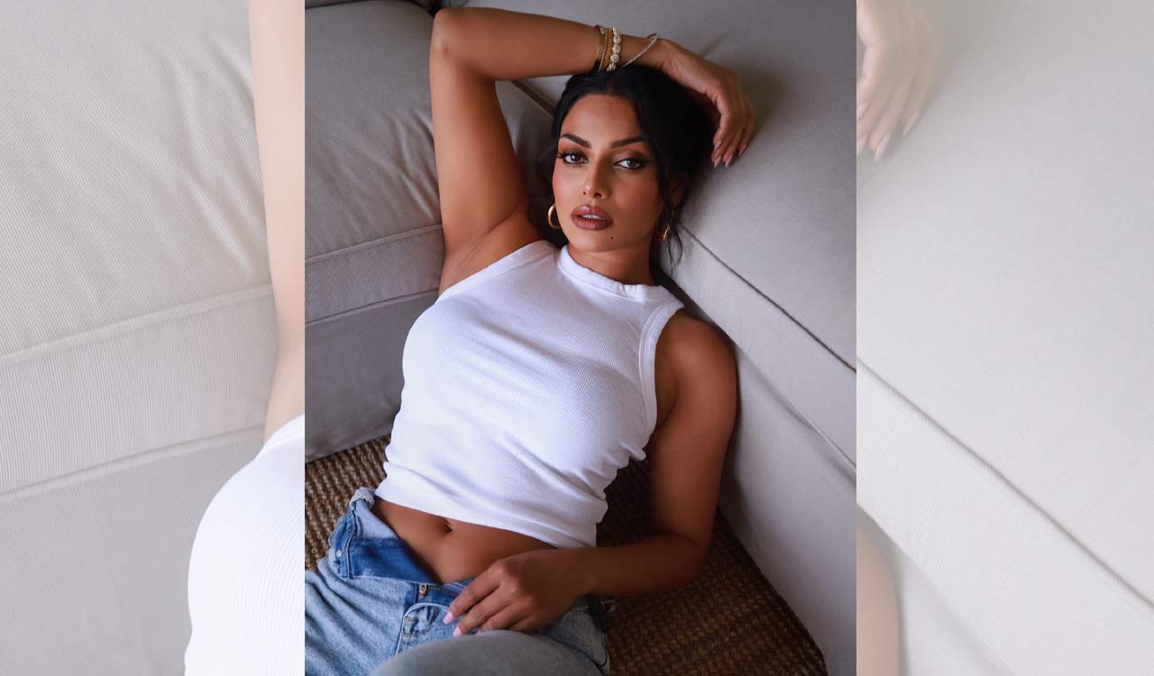 Chandrika Ravi becomes first Indian actress to host radio show in US  