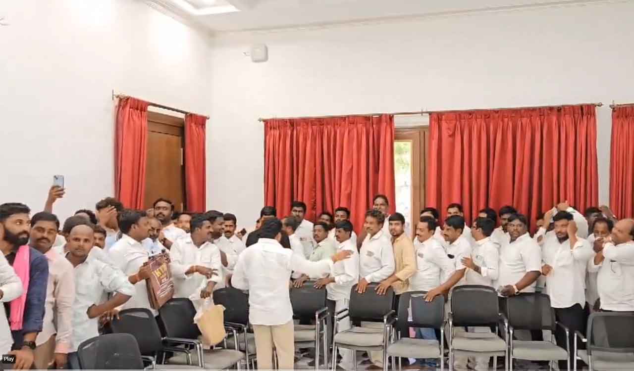 Crowds flock to KCR’s Erravelli residence