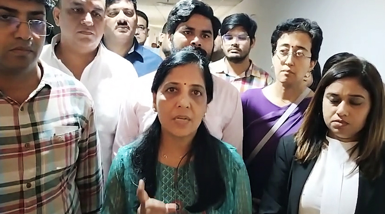 Excise Policy Case Kejriwals Wife Told To Take Down Video Of Court Proceedings From Social 9651