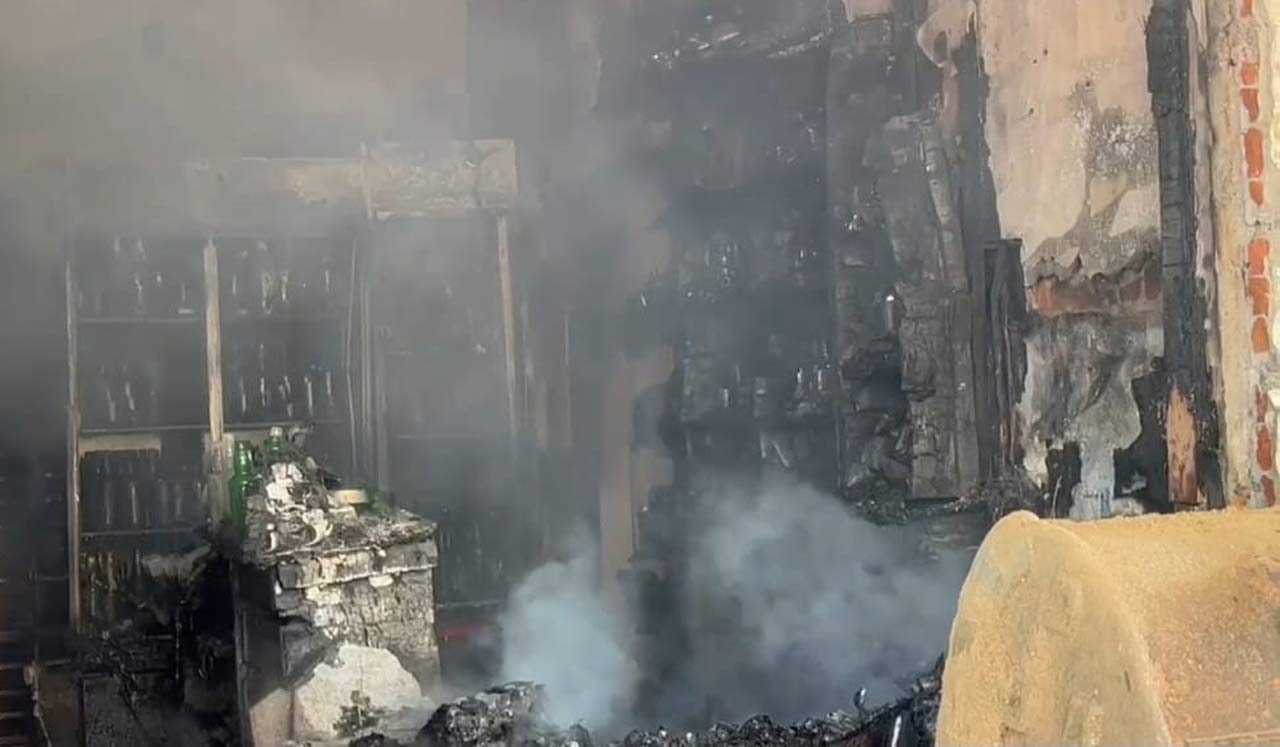 Fire breaks out at bar in Siddipet, liquor bottles gutted in mishap