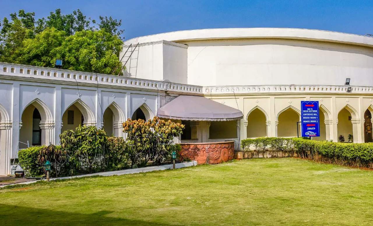 Jupally expresses displeasure over upkeep of Haritha hotel at Taramati Baradari in Hyderabad