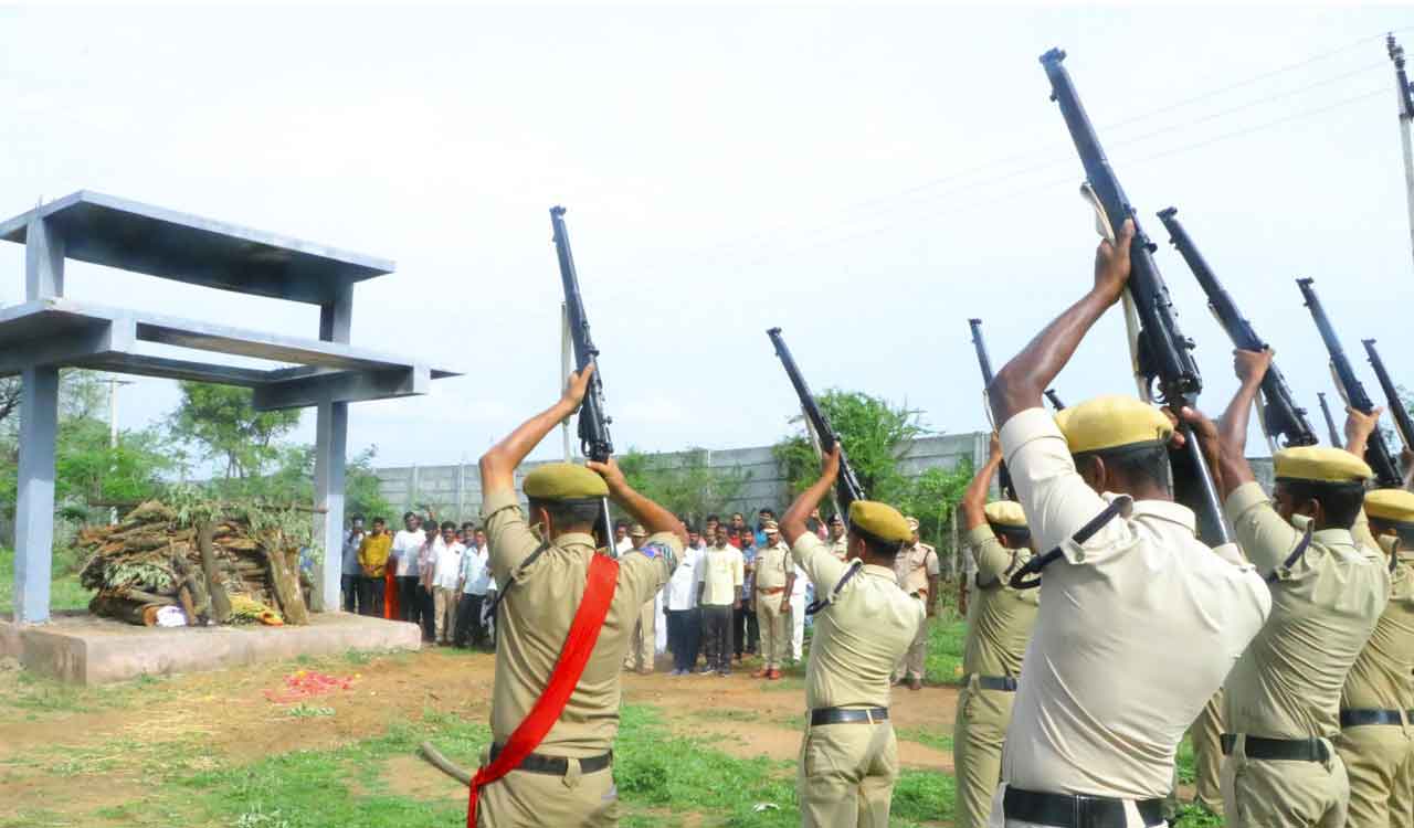 Head constable dies of heart attack while on duty in Siddipet